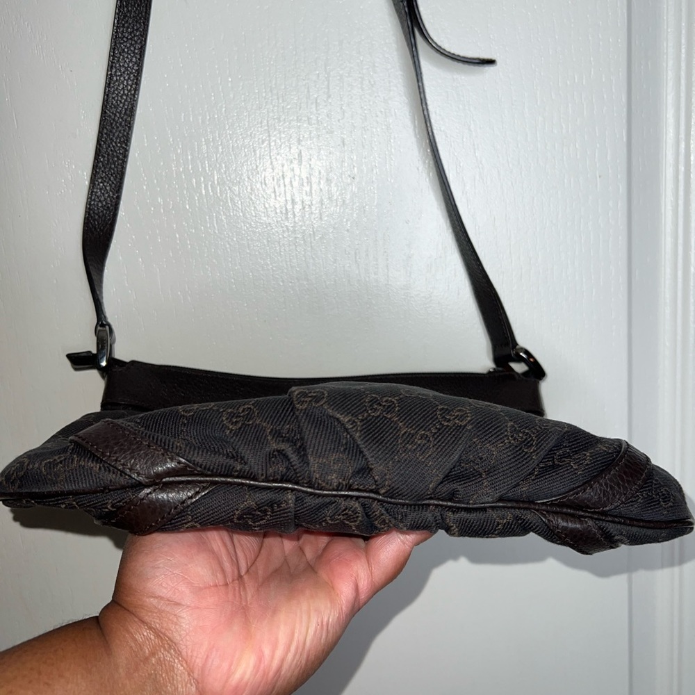 Vintage Gucci Crossbody - Picture 8 of 17